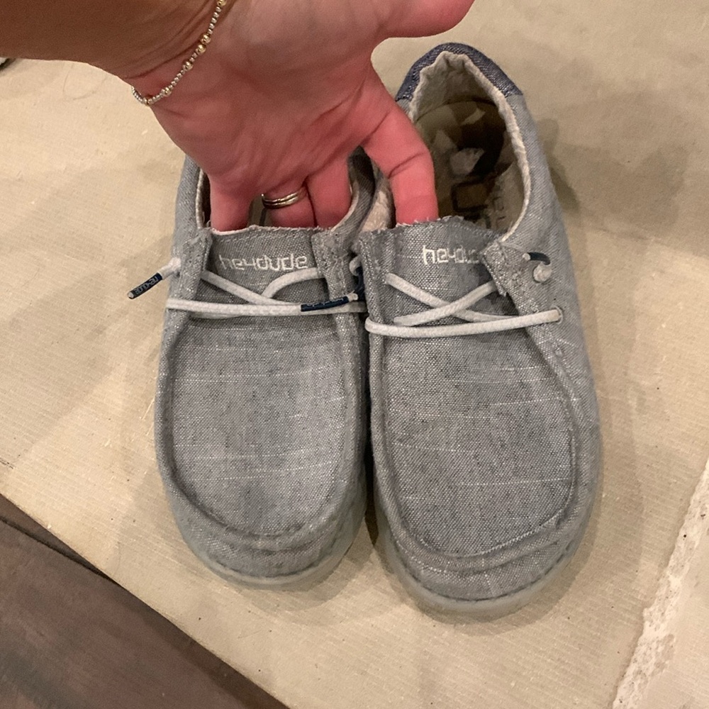Hey Dude Wally  Youth Steel Shoes size 3, great condition